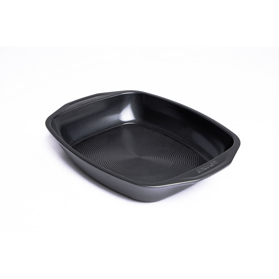 Deep non-stick roasting tray.