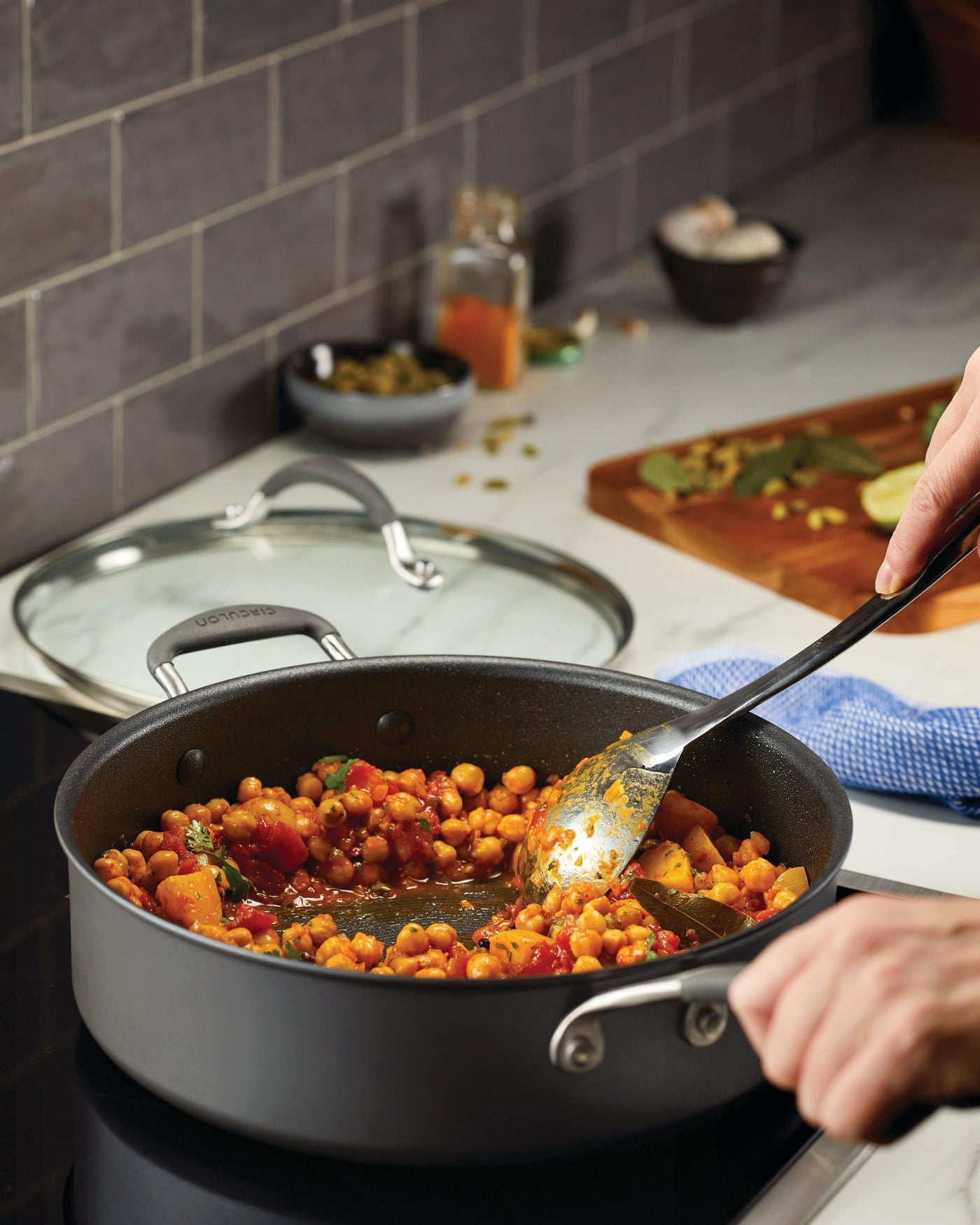 Circulon product image showing Circulon Saute Pan
